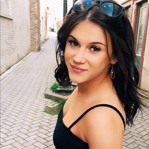 Meet your Posher, Dana